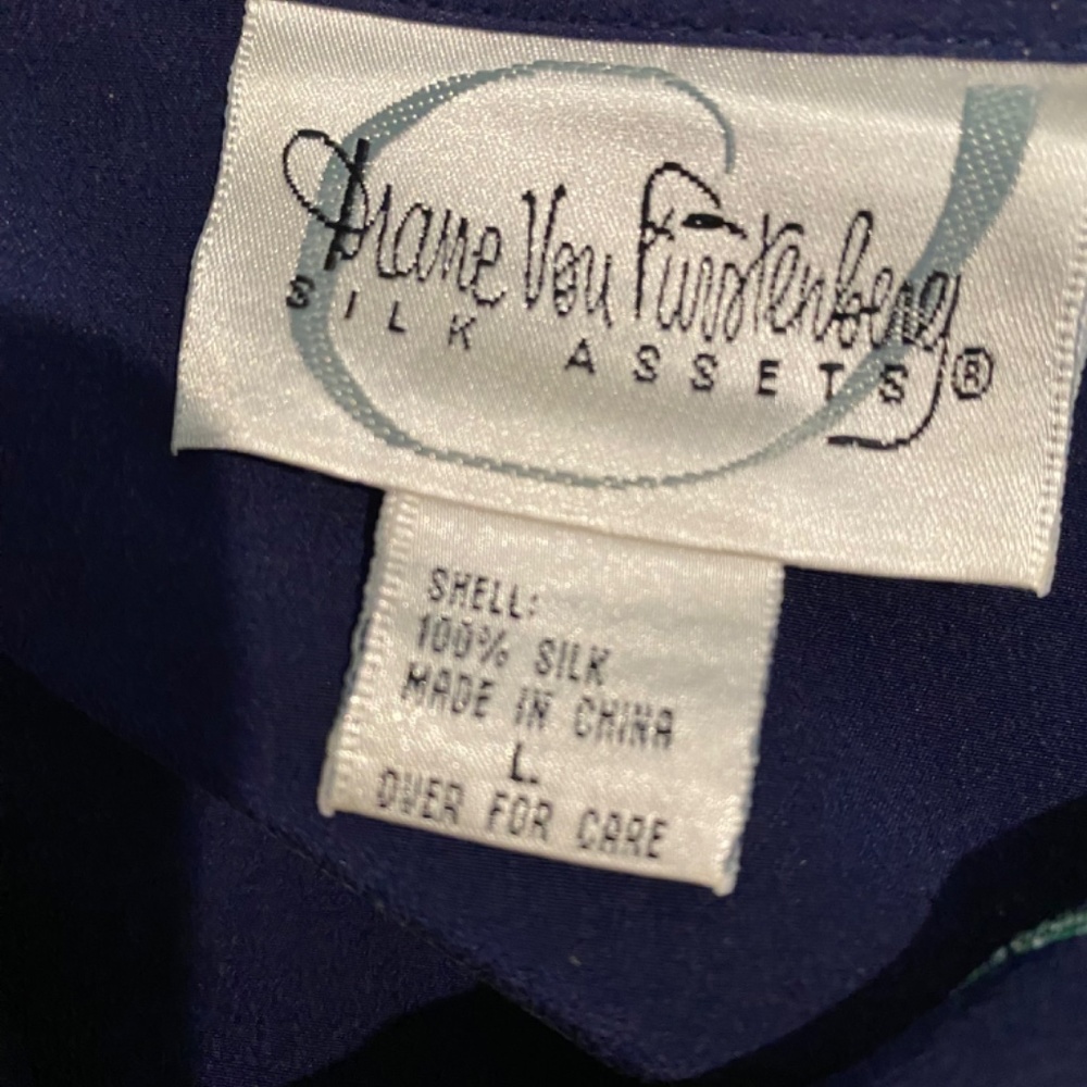 DIANE VON FURSTENBERG NAVY BLOUSE TOP SILK EMBROIDERED. NEVER WORN L/14/16 Nwot - Picture 6 of 9
